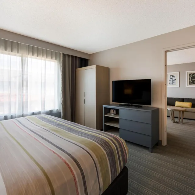 جناح بسرير كينج بغرفة نوم واحدة بحوض جاكوزي، Country Inn & Suites By Radisson Wichita East Ks 3/6