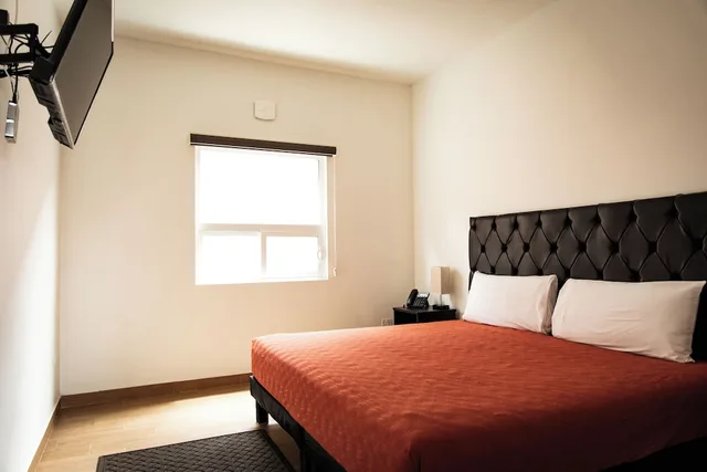 Family Suite, 1 King and 2 Double Beds, Hotel Conquistador Inn By US Consulate 2/4