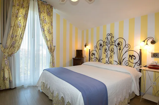 غرفة كومفورت بسرير كوين بشرفة، Hotel Serenella 2/6