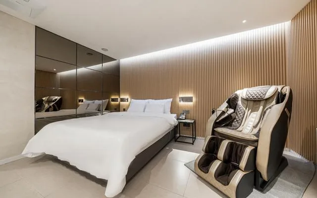Comfort, Suite, Queen Bed, Seocho JS Hotel 2/2