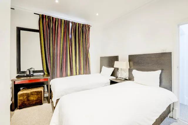 غرفة قياسية بسرير مزدوج أو سريرين منفصلين، London Shelton Hotel, Finsbury Park 1/1