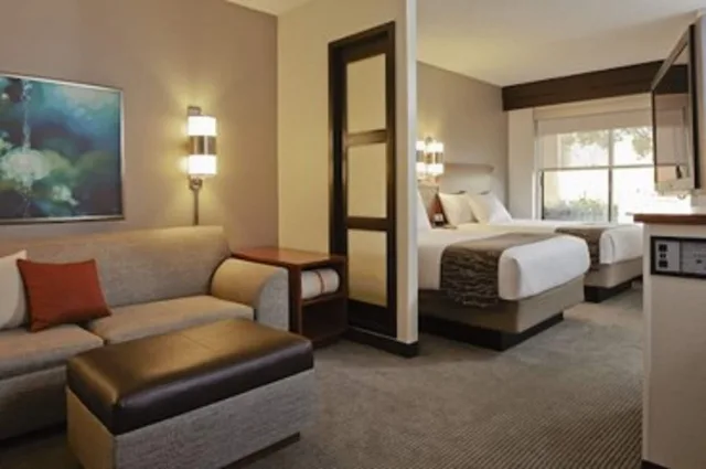 غرفة بسريرين كوين مع أريكة في طابق مرتفع، Hyatt Place Corpus Christi 2/3