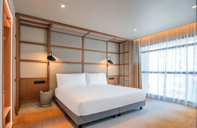 شقة بسرير كينج بغرفتي نوم، Canopy by Hilton Cannes 2/5