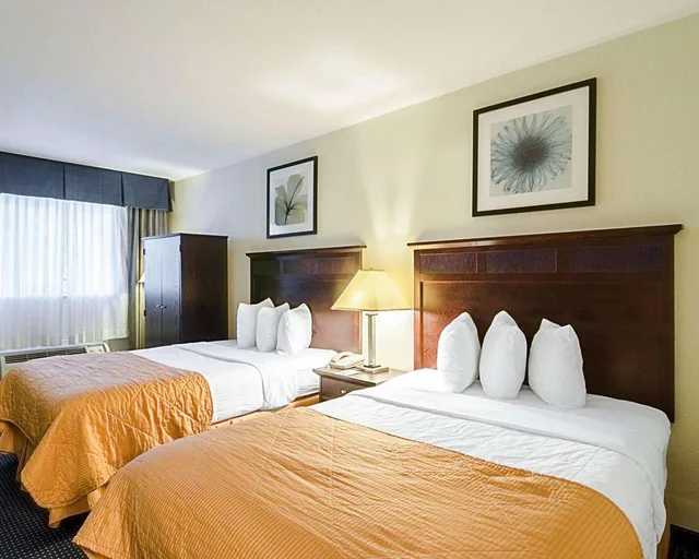 غرفة بسريرين مزدوجين لذوي الإعاقة، Rodeway Inn Suites Williamsburg Central 1/3