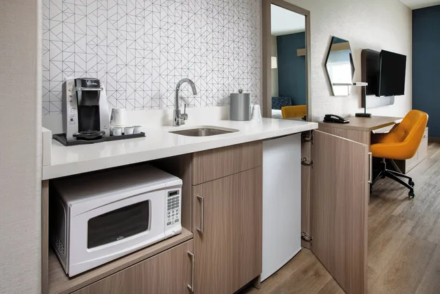 غرفة قياسية بسرير كينج لذوي الإعاقة، Holiday Inn Express & Suites Lathrop 6/6