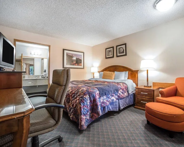 غرفة قياسية بسرير كينج، Rodeway Inn Baker City 3/4