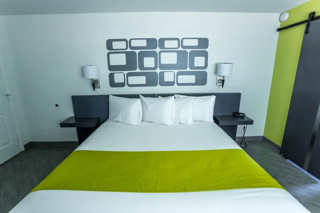 غرفة قياسية بسرير كوين، University Inn Tempe 2/7