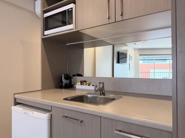 غرفة ثلاثية بسرير كوين وسرير فردي بإطلالة على البحر، MANLY PARADISE MOTEL AND APARTMENTS 6/6