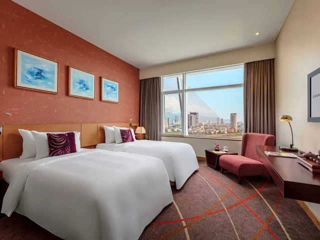 Family Suite, 1 King and 1 Single Beds, Executive Level، Grand Mercure Danang 6/10