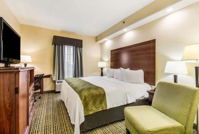 غرفة قياسية بسرير كينج، Quality Inn Oak Ridge - Knoxville West 2/10