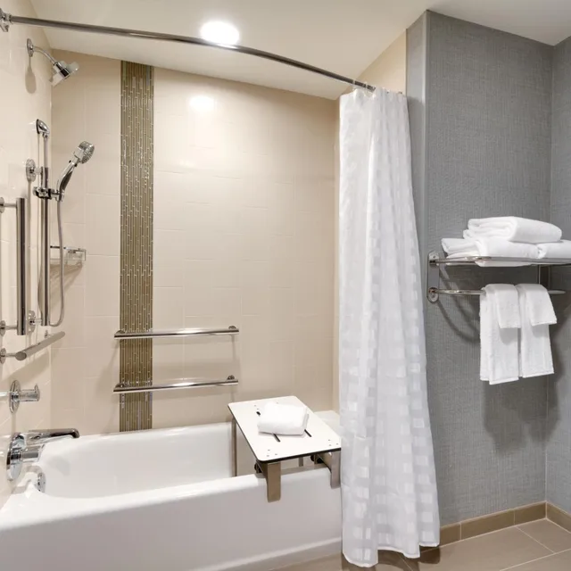 Room, 2 Queen Beds, Sofa, Bathtub, Accessible, Hyatt Place Anchorage-Midtown 3/4