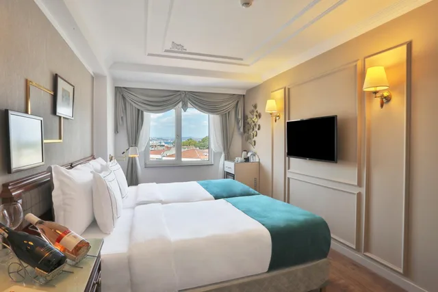 غرفة قياسية بسرير مزدوج وسريرين منفصلين، Orient Express Hotel Spa 2/2