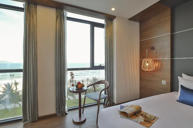 Deluxe, Double Bed, Beach Front، Haian Beach Hotel And Spa 3/8