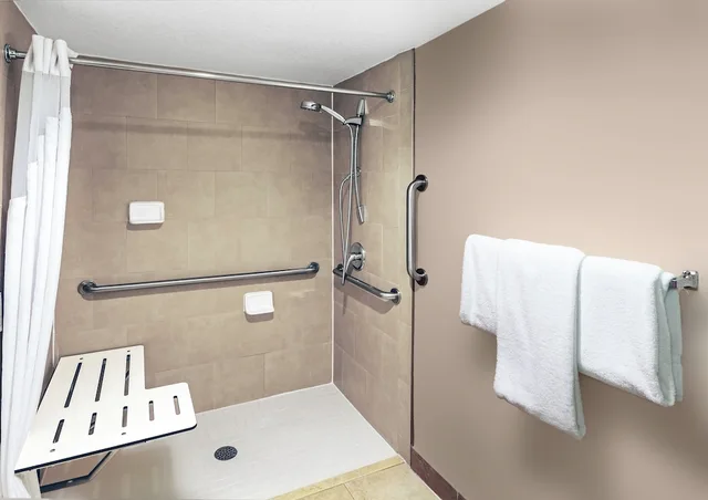 غرفة قياسية بسريرين مزدوجين لذوي الإعاقة، Holiday Inn Tyler-Conference Center, an IHG Hotel 5/5