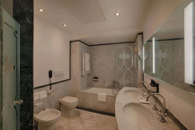 Adjoining, Family, Queen Bed، NH Firenze 8/9