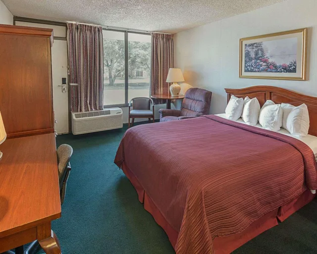 غرفة بسرير كوين، Quality Inn Ennis 1/4