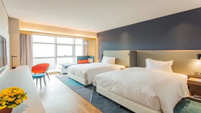 غرفة قياسية بسريرين منفصلين بإطلالة على الجبل، Holiday Inn Express Jiangmen Jianghai 3/6