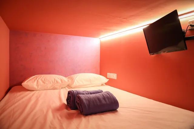 غرفة بسرير مزدوج بحمام مشترك، Tbs Rest & Go Transit Motel - Hostel 1/2