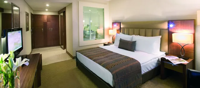 Executive, King Bed, Movenpick Hotel Izmir 6/9