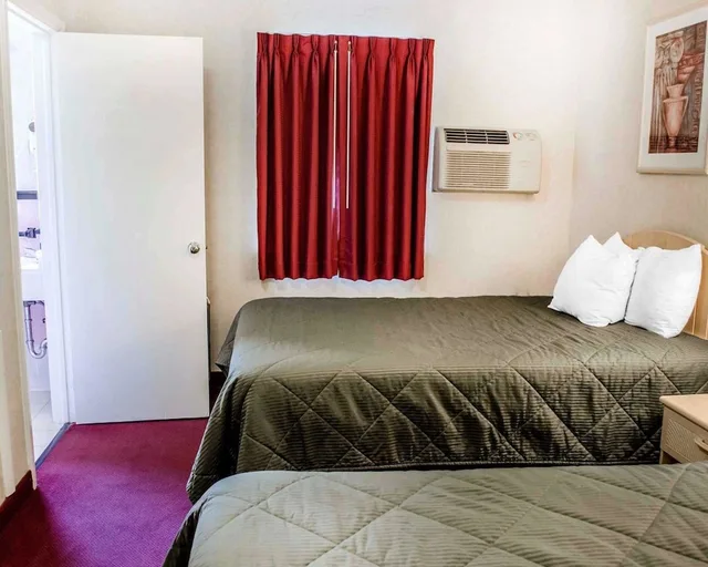 غرفة قياسية بسريرين مزدوجين للمدخنين، Rodeway Inn Dillsburg, PA 3/9