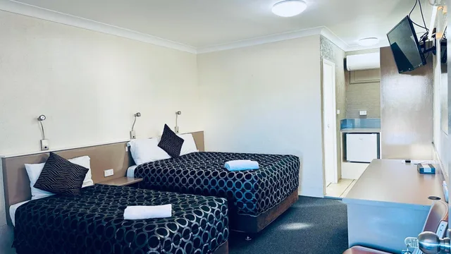 غرفة ديلوكس بسريرين منفصلين، Sapphire City Motor Inn Inverell 2/2