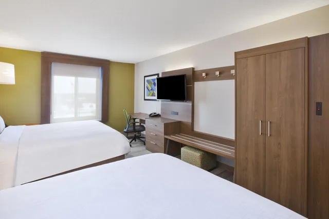 غرفة قياسية بسريرين مزدوجين لذوي الإعاقة، Holiday Inn Express Hotel Suites Auburn Hills 3/6