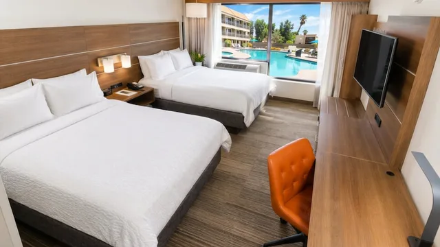 غرفة قياسية بسريرين كوين، Holiday Inn Express Palm Desert 1/6