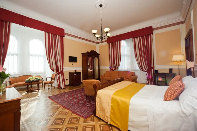 Junior Suite, Twin Beds, Bristol Palace 5/9