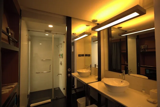 Aloft, King Bed, City View, Aloft Bengaluru Whitefield 3/3
