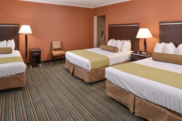 غرفة قياسية بسريرين كوين، Best Western Courtesy Inn - Anaheim Park Hotel 4/10