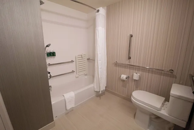 جناح بسريرين كوين مع أريكة لذوي الإعاقة، Courtyard by Marriott Cartersville 2/2