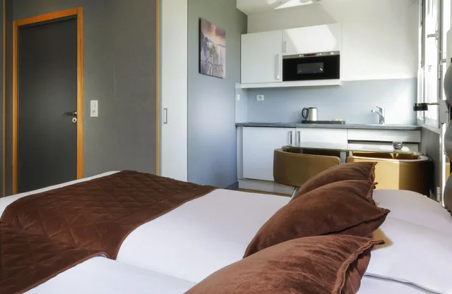 غرفة ثلاثية، AMBRE HOTEL 1/9