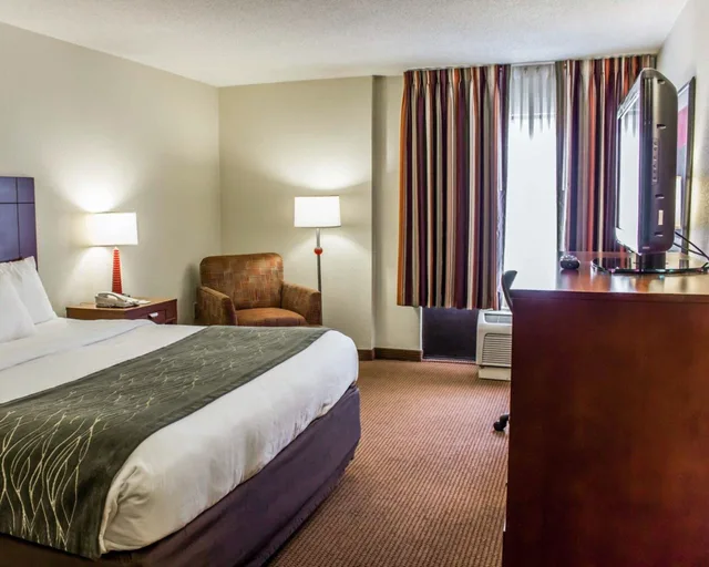 غرفة قياسية بسرير كينج، Comfort Inn Fayetteville near Fort Bragg 1/5