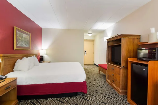 غرفة بسرير كينج، Best Western Braddock Inn 1/3