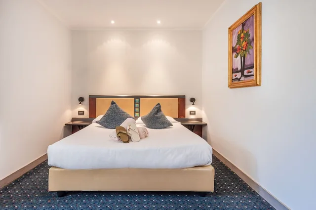 Room, Twin Beds, Majestic Palace 1/2