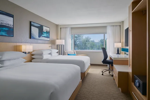 غرفة بسريرين كوين لذوي الإعاقة، Crowne Plaza Little Rock 2/3