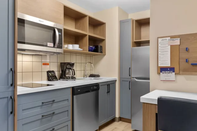1 Bedroom, Suite, King Bed, Living and Dining Areas، Candlewood Suites Collingwood 7/7