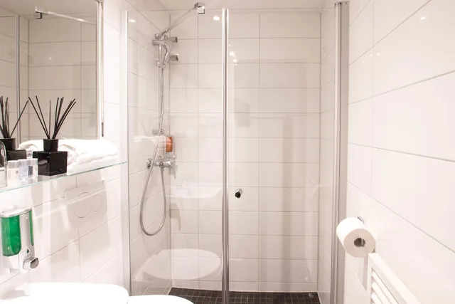 غرفة قياسية بسرير مزدوج، Hotel Delta am Potsdamer Platz 8/10