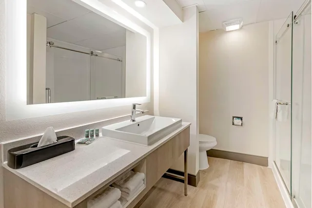 جناح بسريرين كوين مع أريكة بمنطقة جلوس، Best Western Brentwood 4/4
