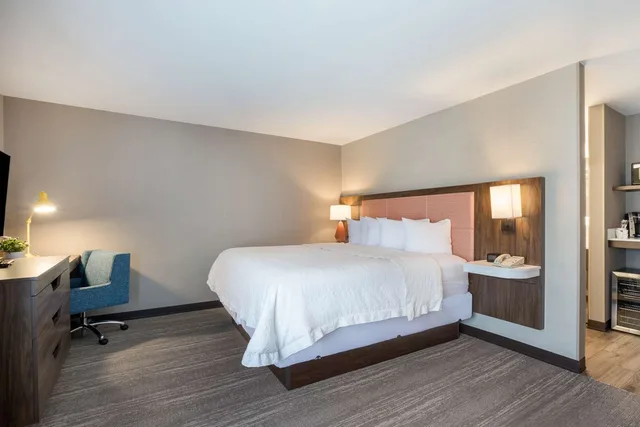 غرفة بسرير كوين بحوض استحمام لذوي الإعاقة، Hampton Inn Princeton, NJ 2/4