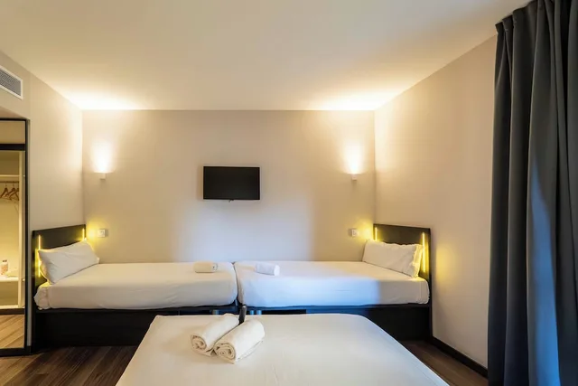 غرفة قياسية رباعية بسرير مزدوج وسريرين منفصلين، easyHotel Barcelona Fira 10/10