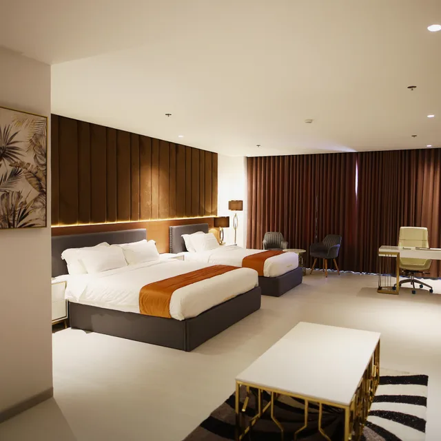 جناح، Solano Hotel 2/2