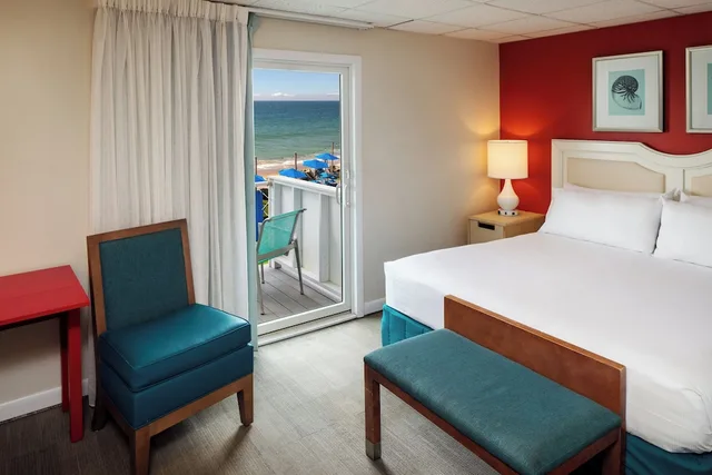 غرفة بسرير كينج بإطلالة جزئية على البحر، Pleasant View Inn 1/7
