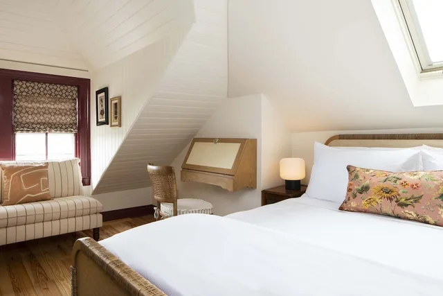 غرفة مريحة بسرير كوين، Life House, Nantucket 2/8