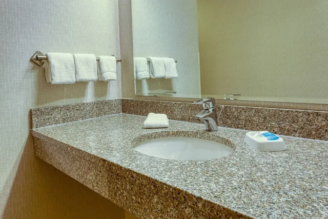 غرفة بسريرين كوين، Drury Inn and Suites Northeast Indianpolis 5/5