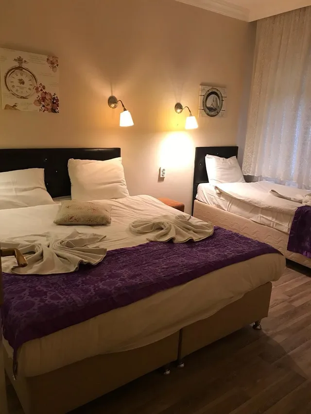 2 Bedrooms, Basement, Apartment, 1 Queen and 2 Queen Beds، Berce Hotel 5/10