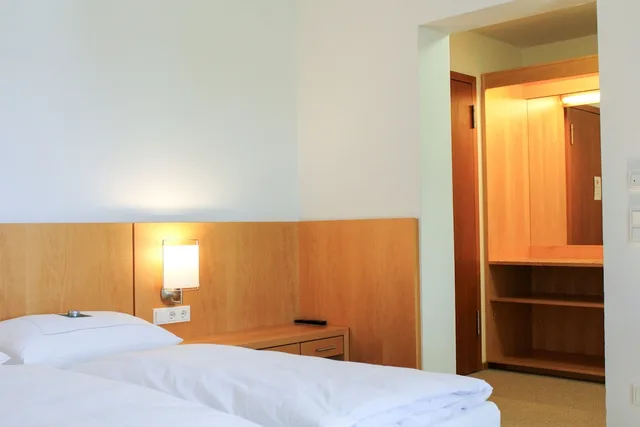Classic, Double Bed, Schloss Hohenkammer 3/10