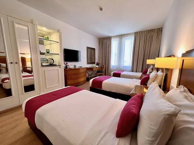 غرفة ثلاثية بثلاثة أسرّة، The Liwan Hotel 1/5