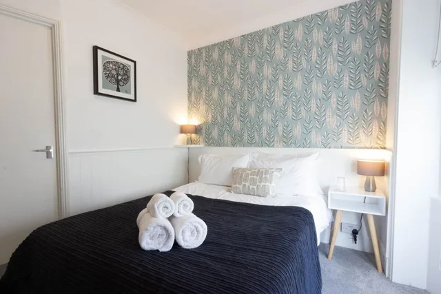 Room, Double Bed, The White House 9/10