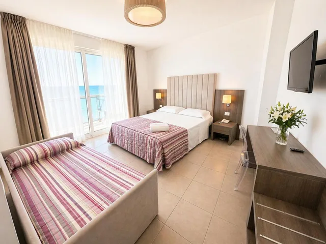 Superior, Double or Twin Bed, Sea View, Balcony, Karinzia Hotel 3/5
